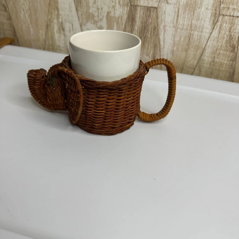 Vintage‎ Wicker Elephant Mug Holder Basket Cup Cozy With Handle